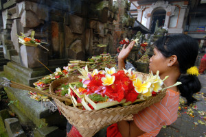 A Lady give offerings and praying at the temple